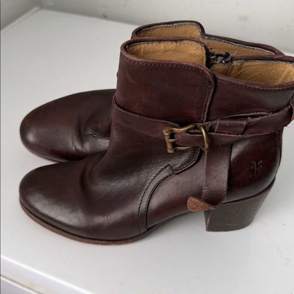 FRY Bronw leather  ankleBoot sz9